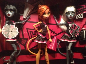 Monster High Fearleading Squad Toralei, Meowlody, and Purrsephone (Набор кошек Черлидеры)