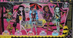 Monster High Dolls 5 pack Gloom Beach (Набор из 5 кукол Глум Бич)